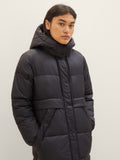 Puffer coat with a hood M