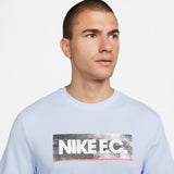 M NK FC TEE SEASONAL BLOCK