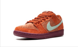 SB Dunk Low Mystic Red Rosewood