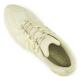 1906U Butter Yellow